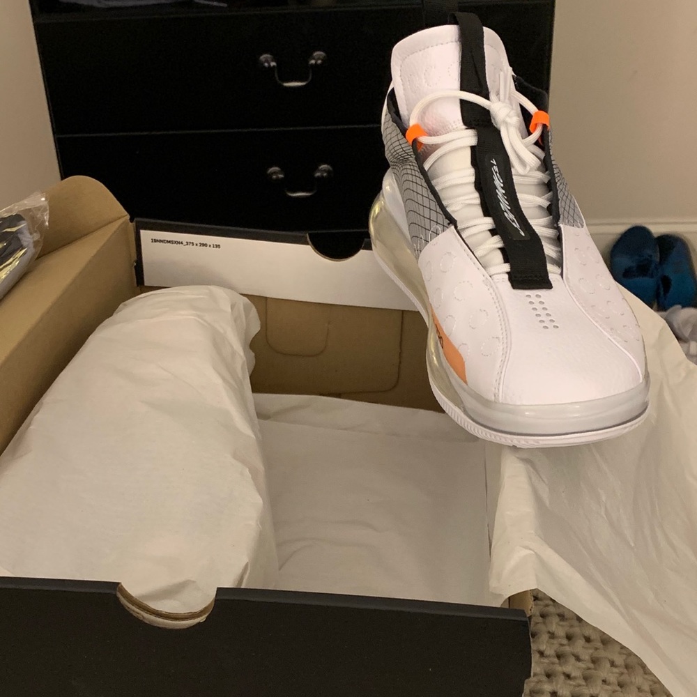 NIB Nike Air Max 720 Waves White/Black/Wolf Grey